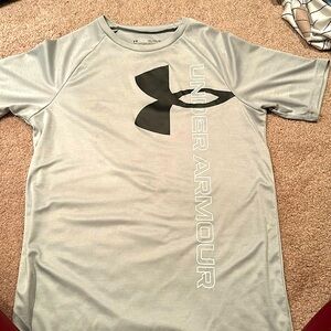 Under Armor youth XL shirt